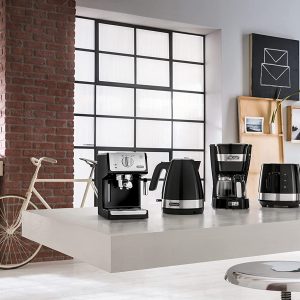 Bouilloire électrique KBLA2000.BK – Delonghi
